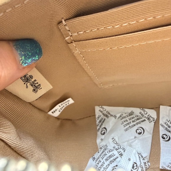 Coach Newspaper Print Shoulder Bag in Cream and Black NWT - Picture 11 of 14